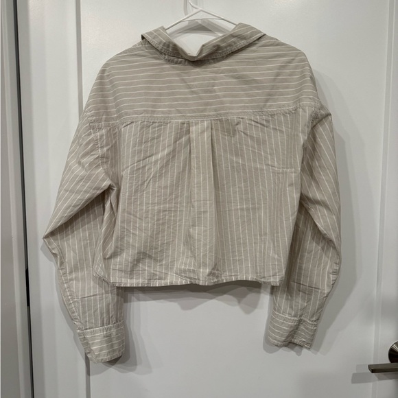 Cropped lightweight button down - Picture 2 of 5
